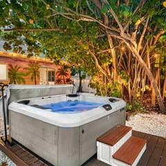 7 MI to AMI | Pool, Hot Tub, Game Room, Fire Pit